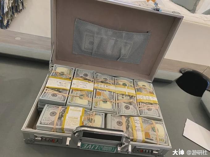 老外花数十万美金买了盒古董宝可梦卡牌直播拆封才发现是赝品