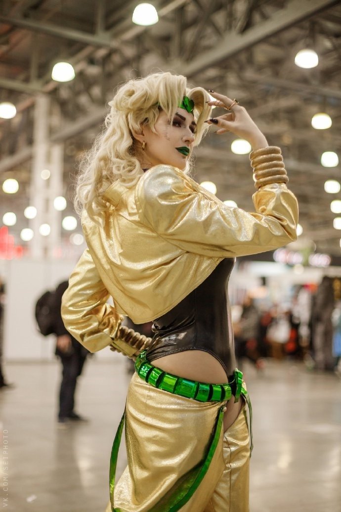 俄妹cos《jojo》娘.