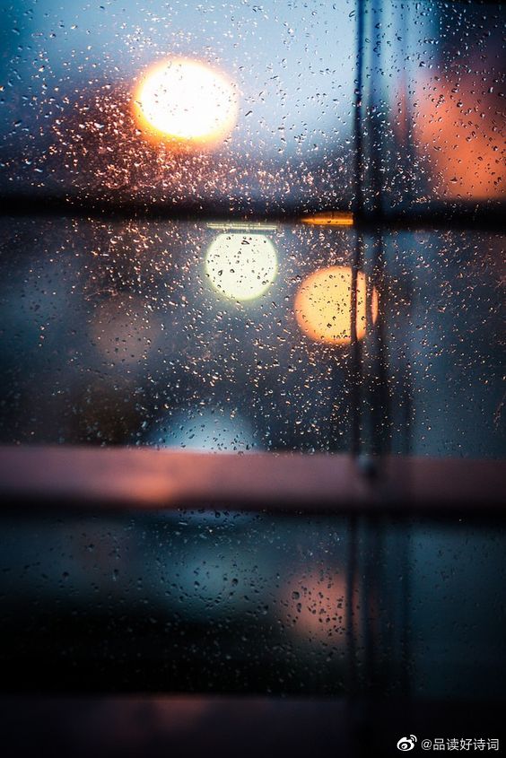 雨夜醉吟 闷坐灯窗独酒倾,霏霏夜雨湿心情. 凡身一具