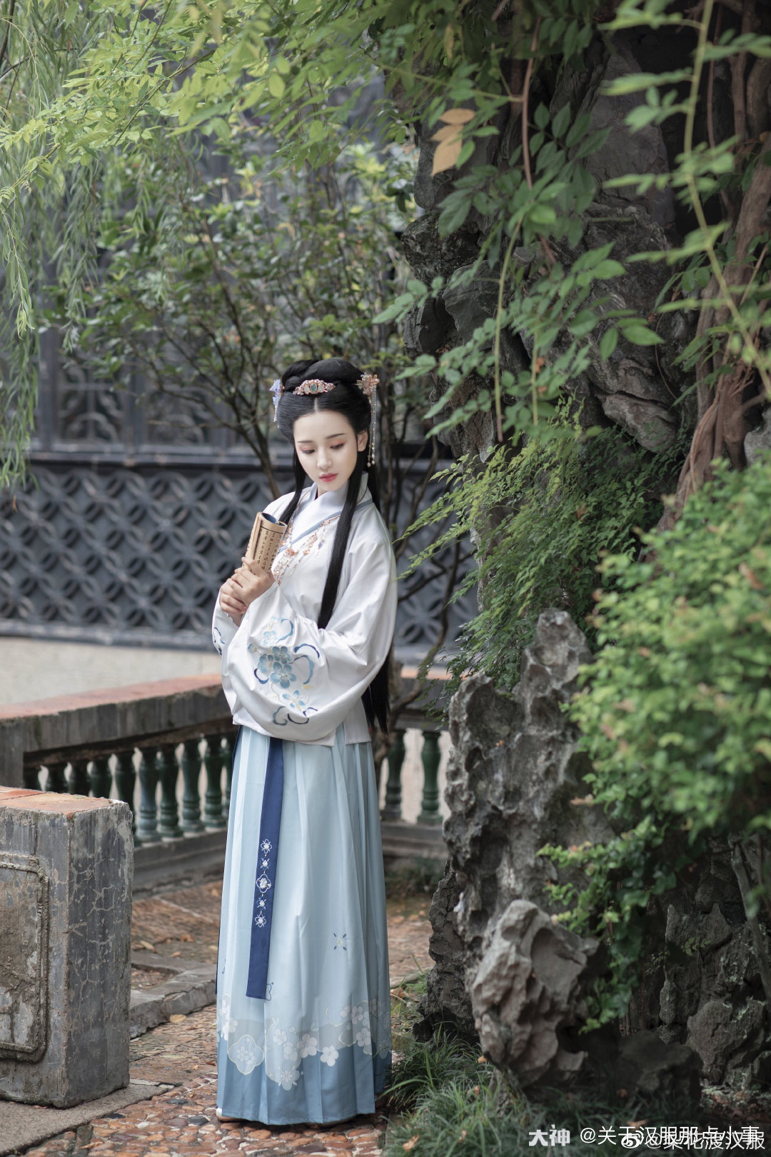 【上新】梨花渡·「玉苓」刺绣交领衫,一片式下裙.