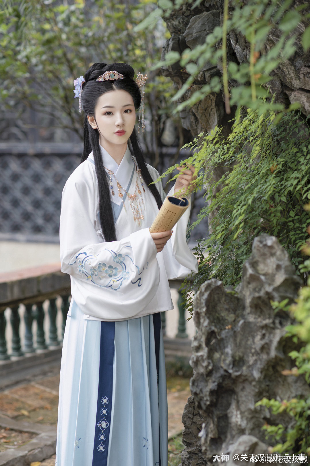 【上新】梨花渡·「玉苓」刺绣交领衫,一片式下裙.