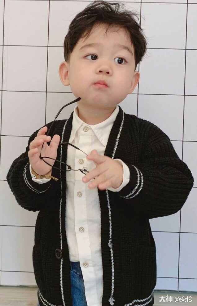 奕伦