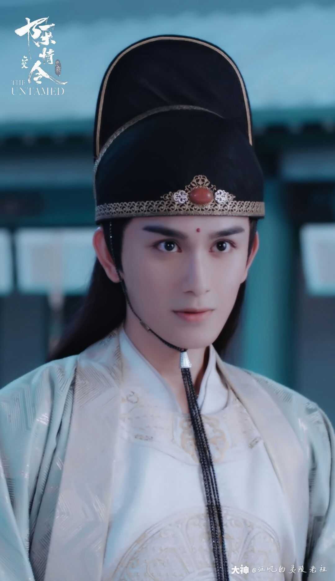 君子如兰茶未满,旧识思追酒已温.  红尘焉有忘机语,梦醒愿为无羡. .