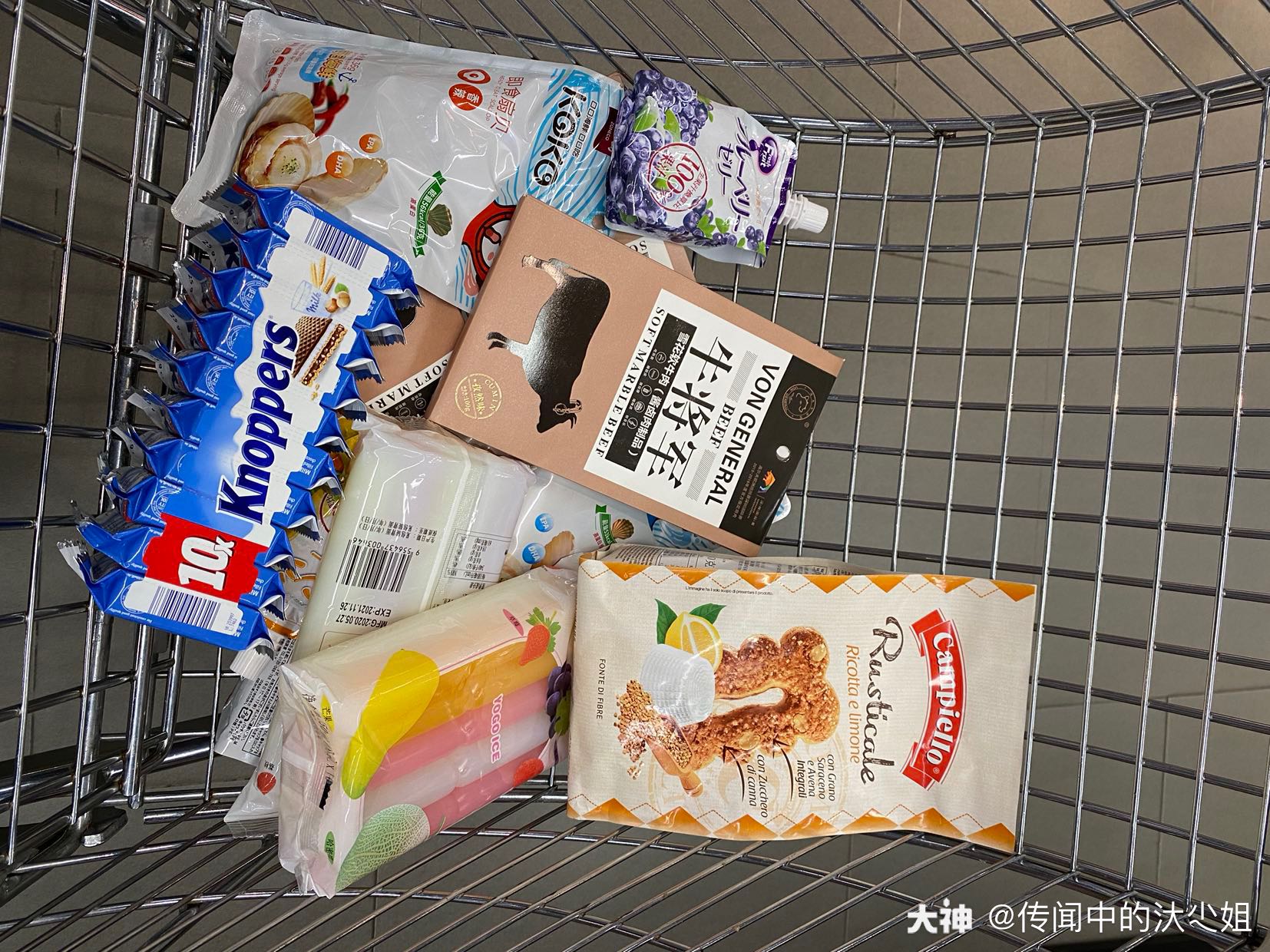 p周末在家,是来消耗自己的准备买一大堆零食回家追剧
