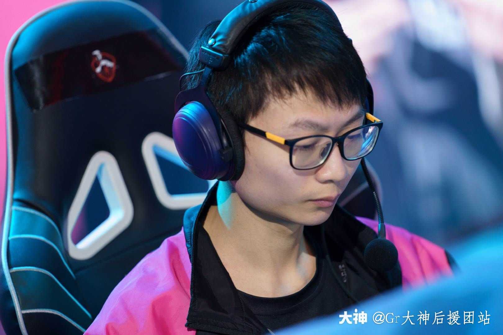 来看帅哥!论为什么只有马克克选手是正脸,孩子胖了.