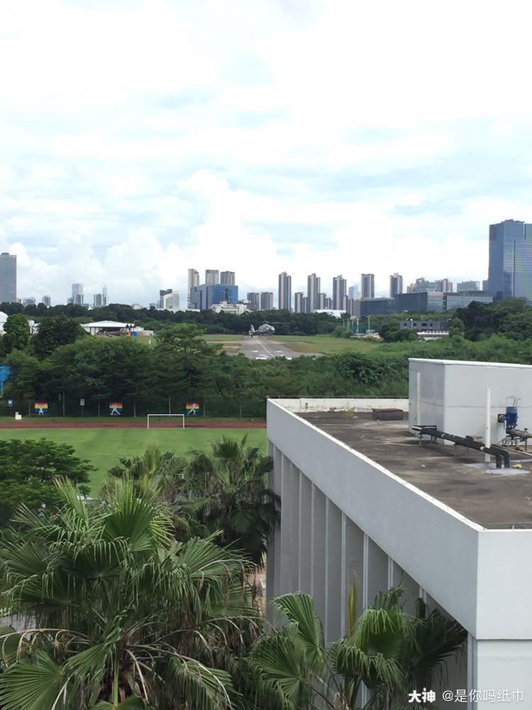 给你们康康俺学校旁边的直升机场qwq