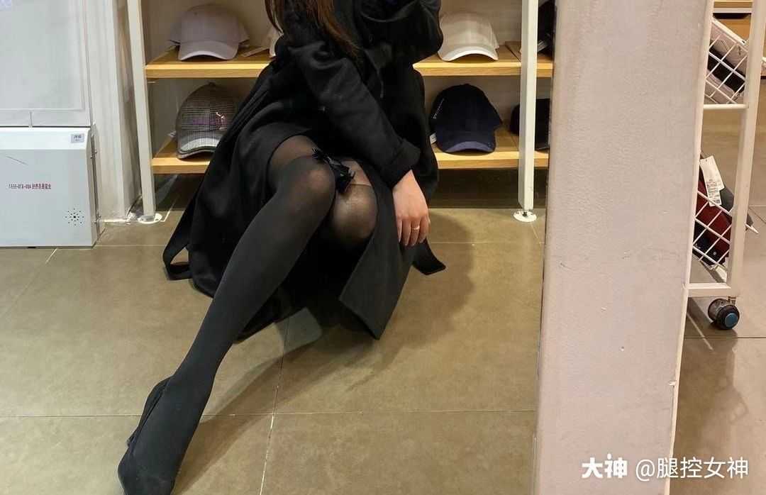腿控女神          2/25         关注              打开大