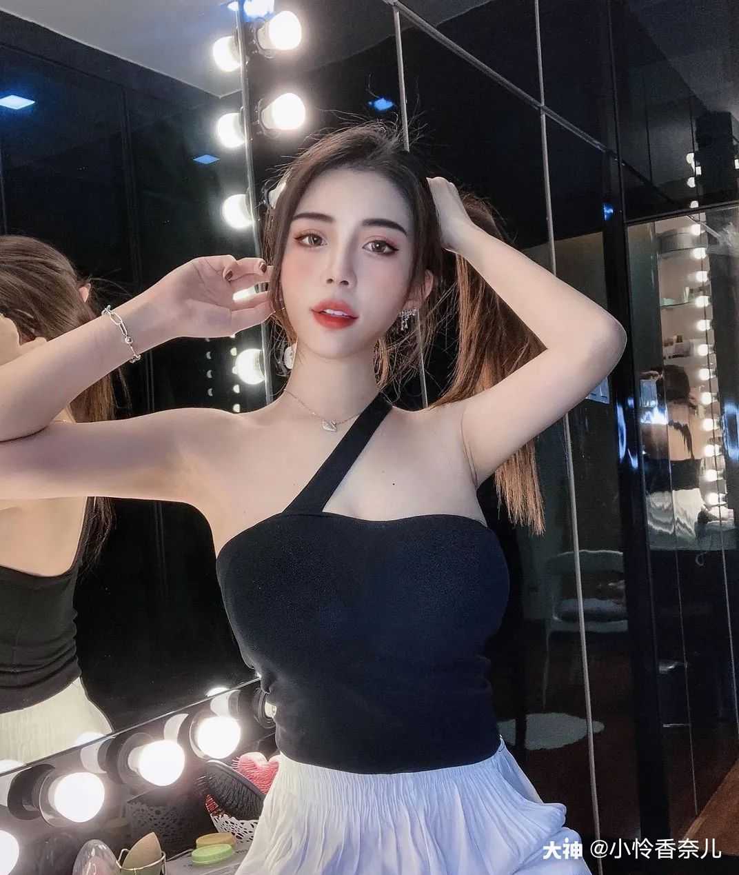 美女这是在哪里拍照的呀_来自网易大神圈子_骑猪dou兜风