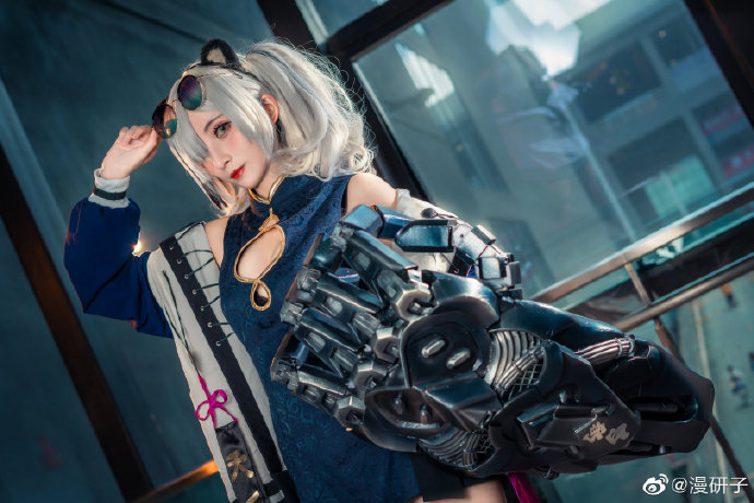 这个拳甲真的不重哦,你看.