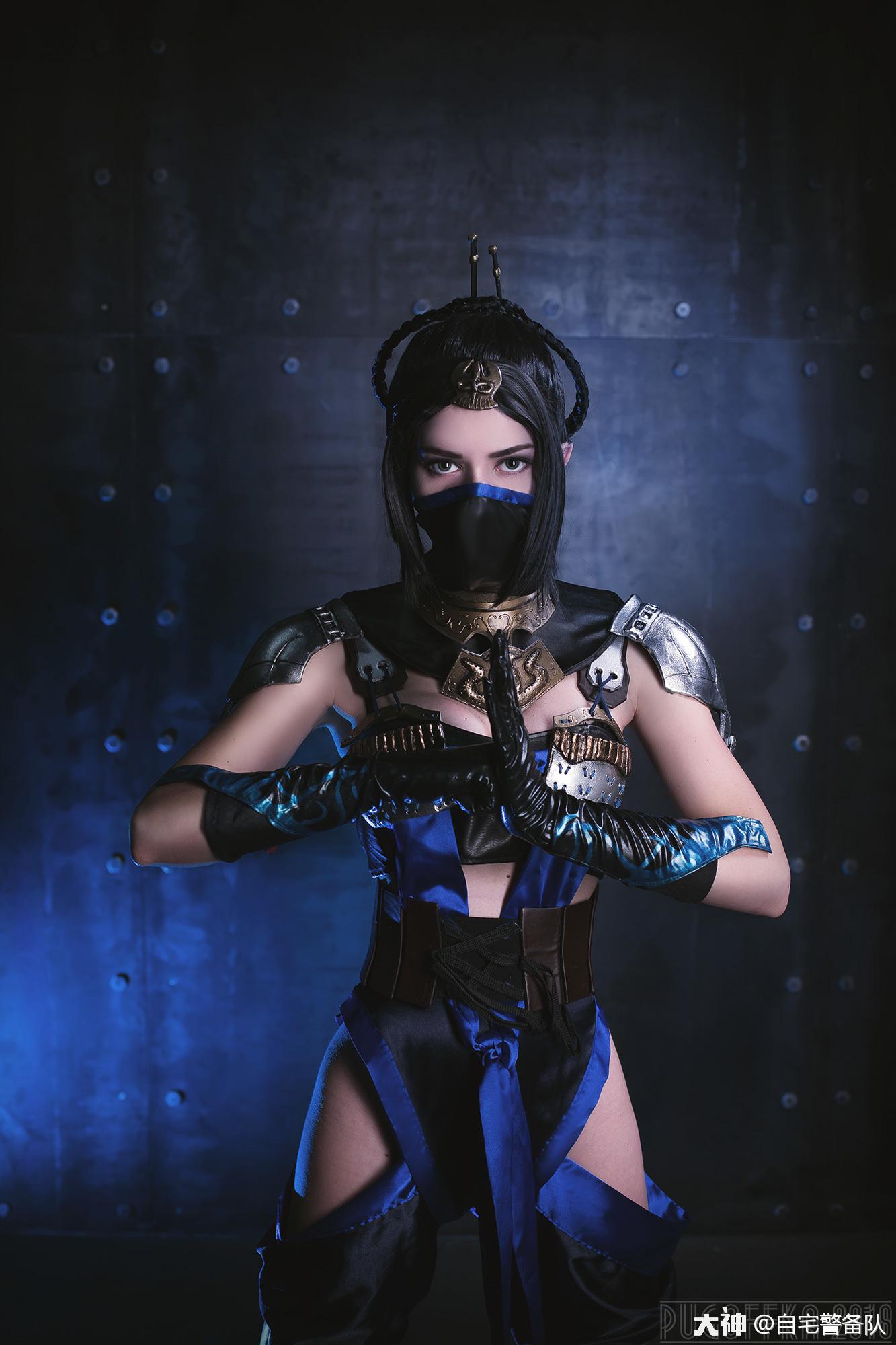 lizabetka 的作品,她带来的是《真人快打》系列灵魂角色 kitana 的cos