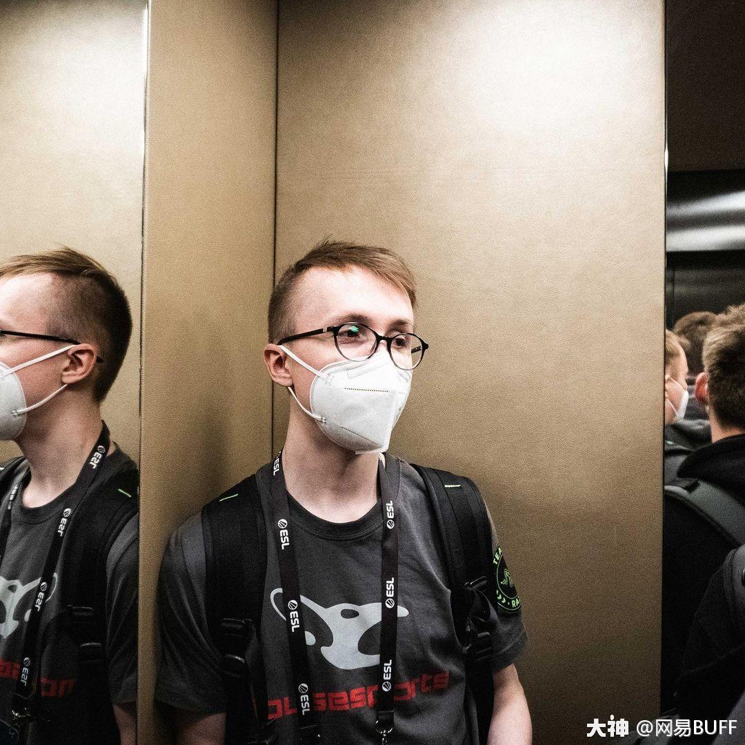 而成熟男孩ropz只说了短短一句话:"我们战胜了big,进入了季后赛"5.