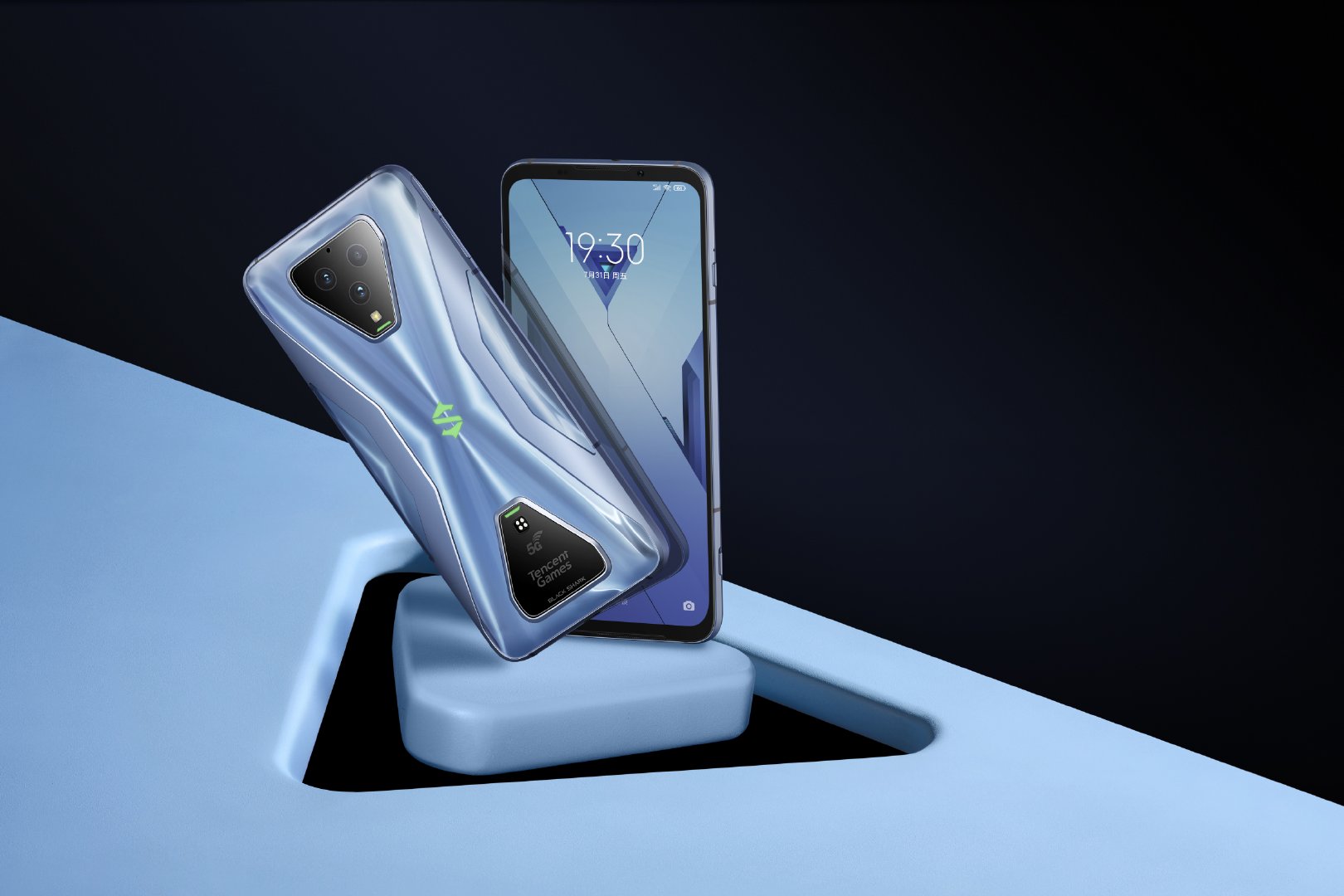 腾讯黑鲨游戏手机3s是黑.