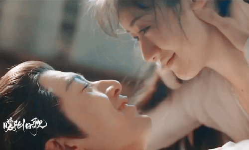 琉璃和璇玑这吻戏太上头了,全剧名场面又纯又欲,磕到了磕到了.