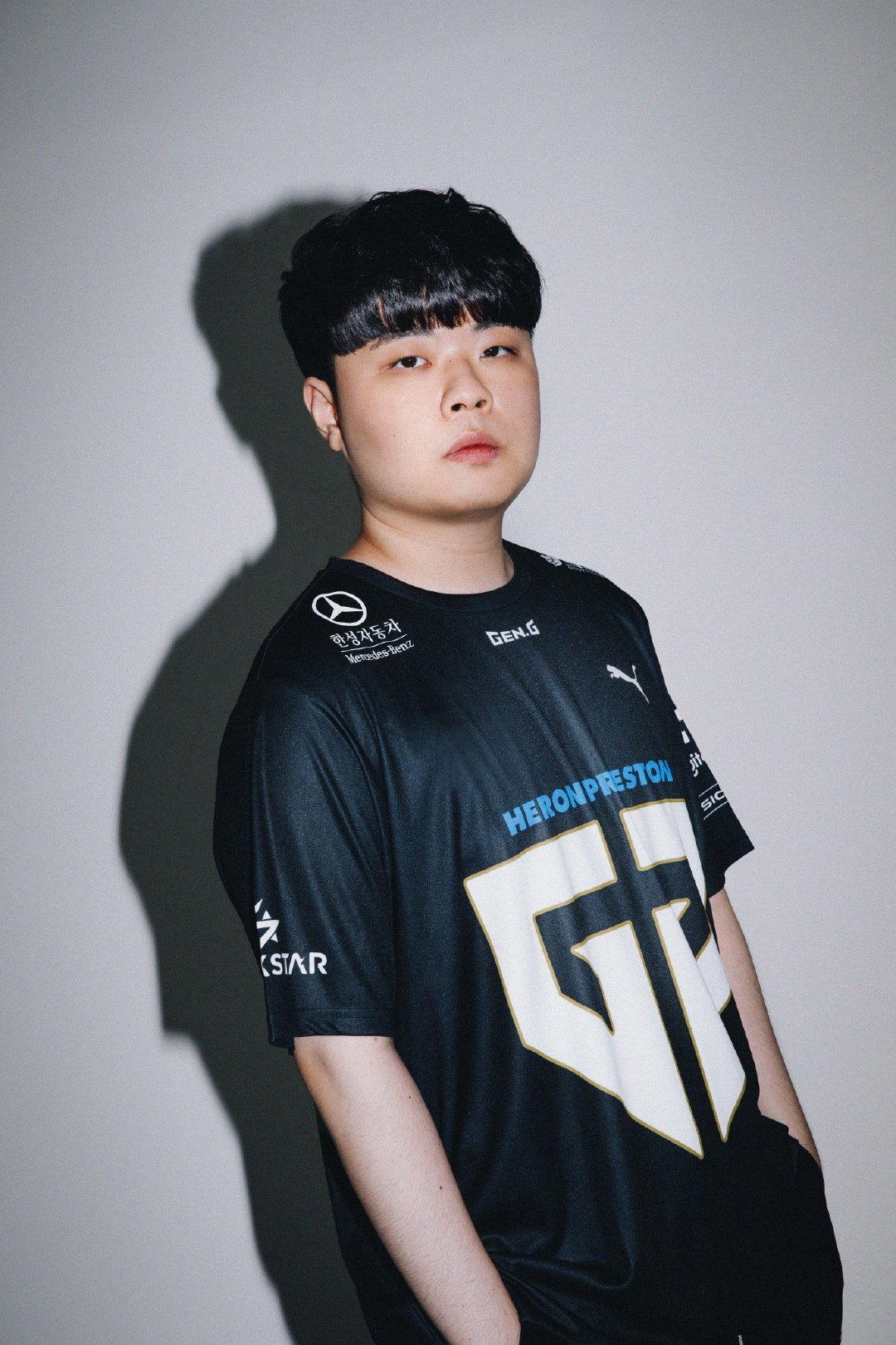 只看一张的话太可惜了吧】 lck赛区gen战队更新s10全球总决赛队员图集