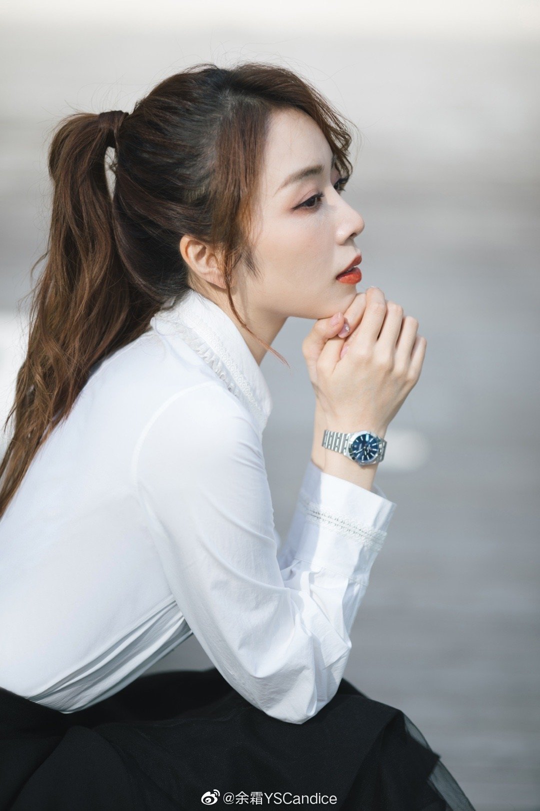 【余霜深夜营业晒美照】 :总决赛发布会 优雅知性,落落大方