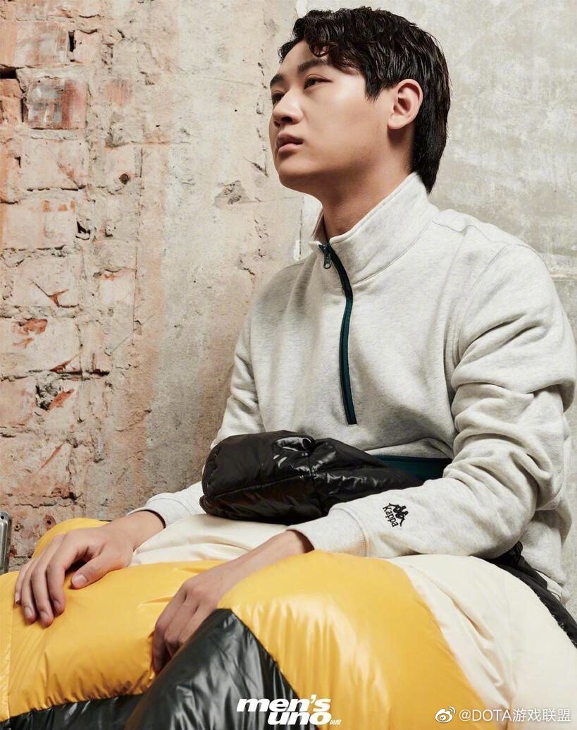 圣子华炼和俊豪登上了 时尚杂志,链子哥帅的呀