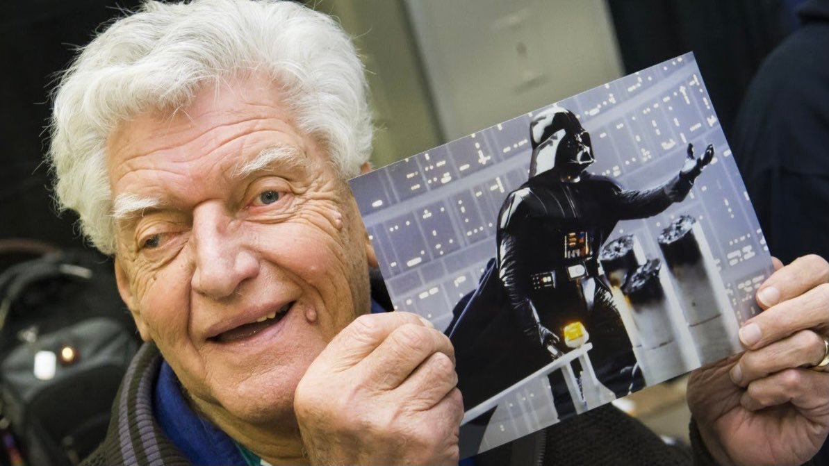 【】在《星球大战》正传三部曲中,扮演 达斯·维达 的英国演员 大卫