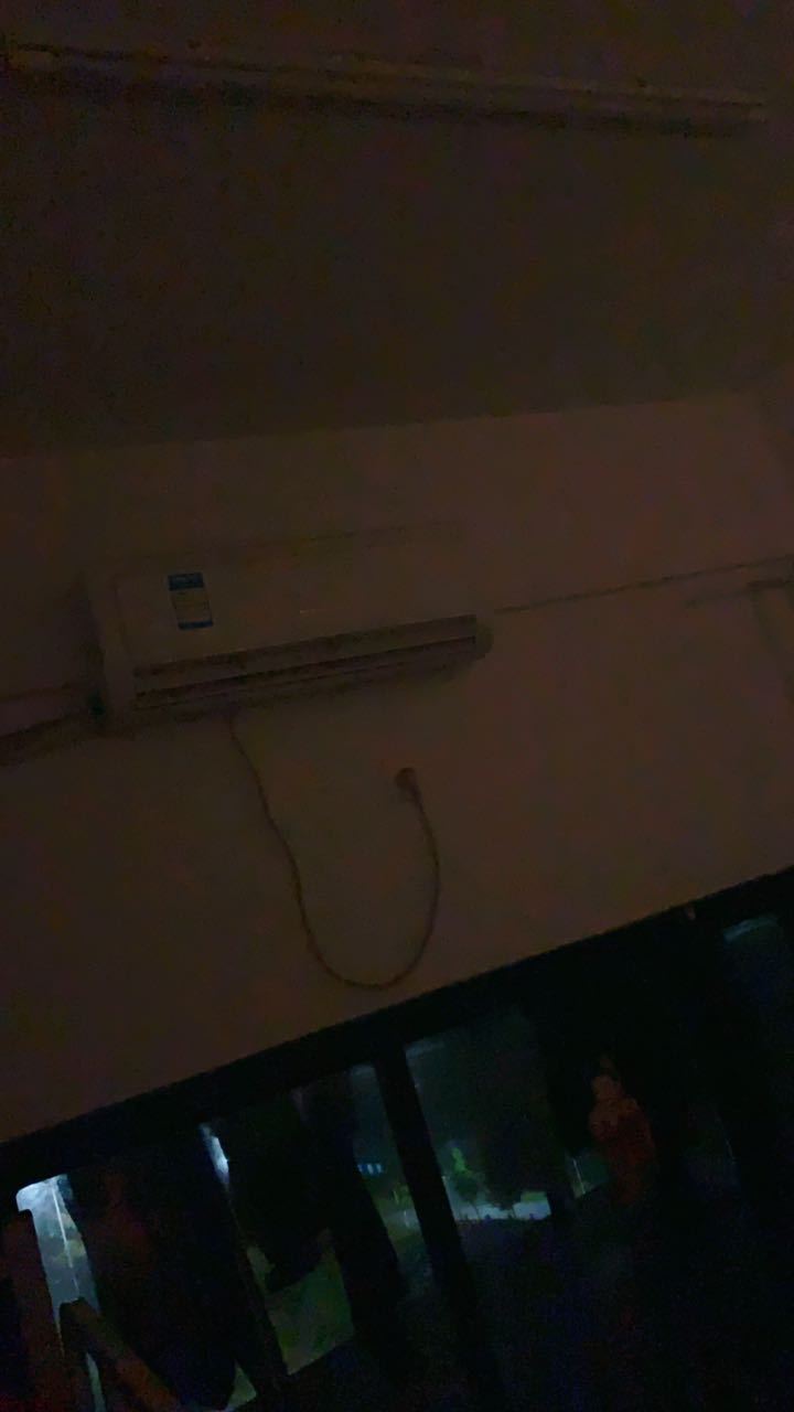 你们经历过在学校寝室没电费突然停电而且是在冬天很冷!