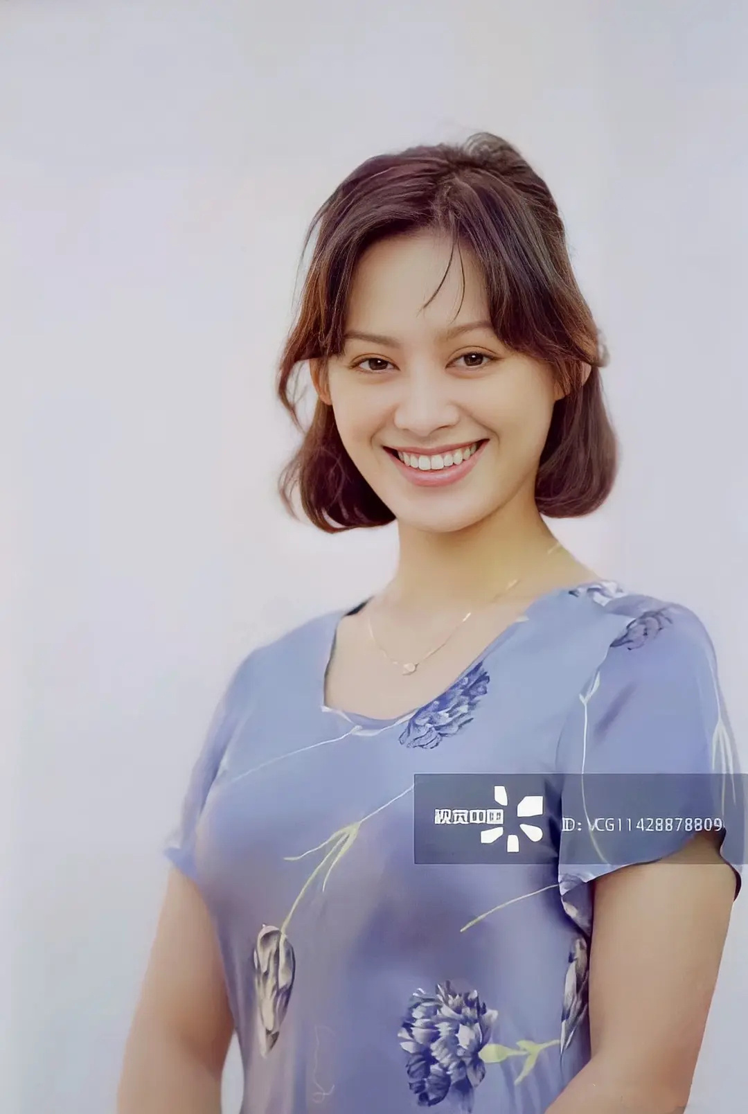 年轻时候的宁静太养眼了,放到现在也是清新自信的明媚浓颜大美女!