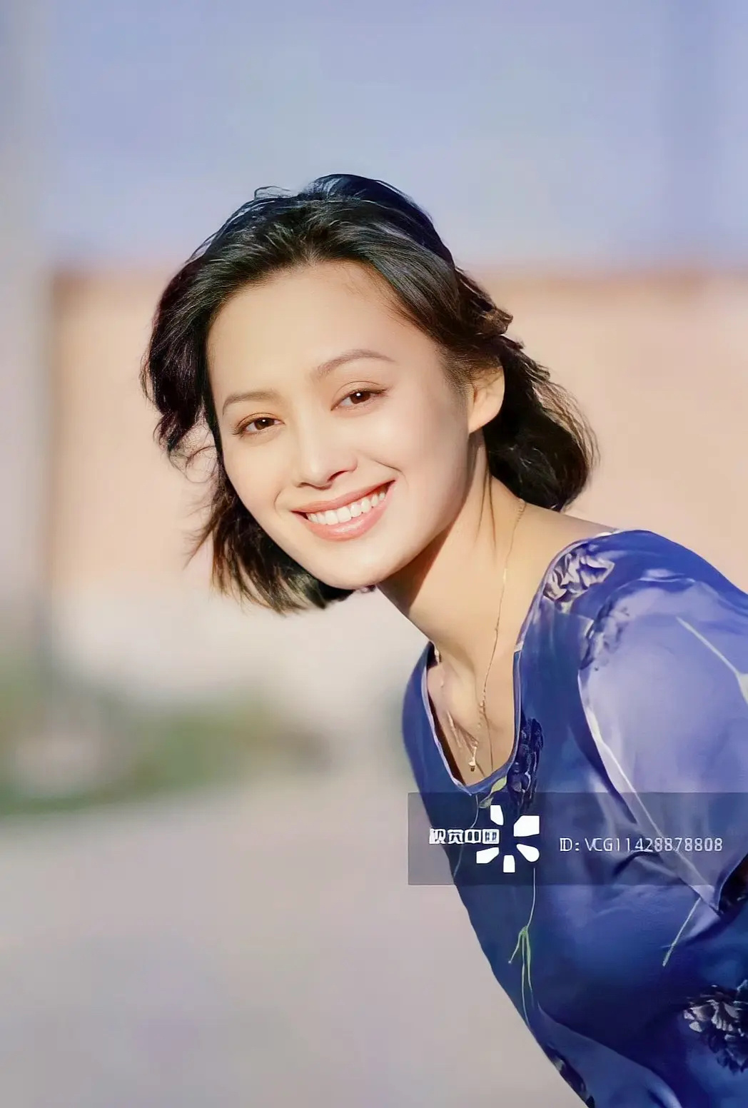 年轻时候的宁静太养眼了,放到现在也是清新自信的明媚浓颜大美女!