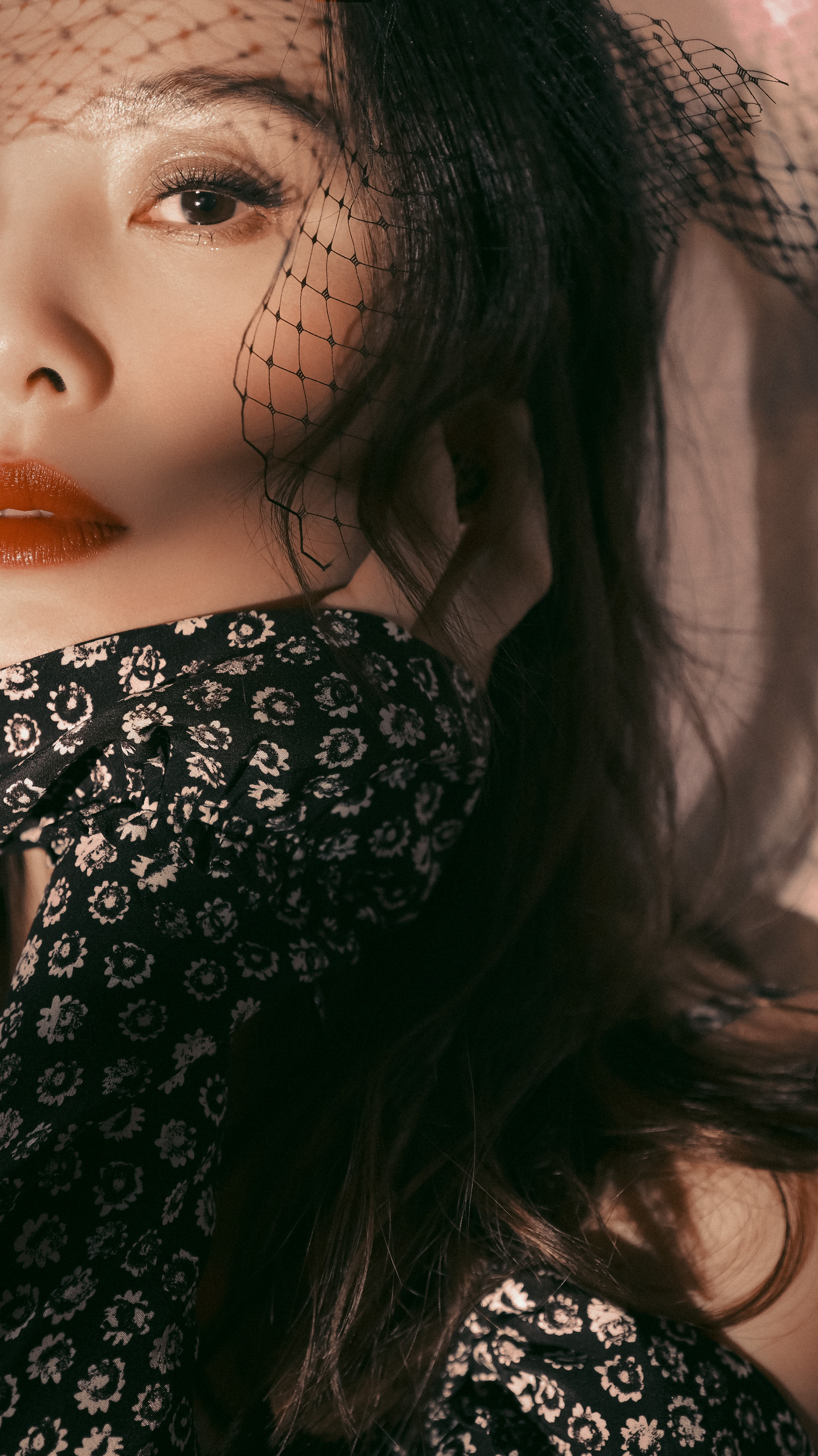 黑面纱和光影衬得诗更风情万种了  1