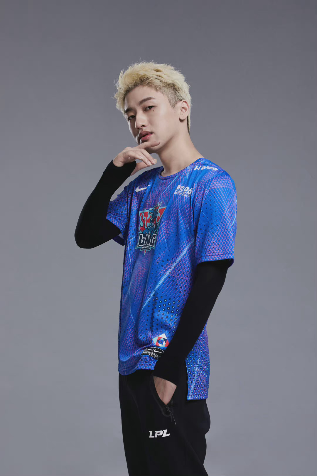 lng出征2021英雄联盟全球总决赛定妆照 cr.lpl选手  3