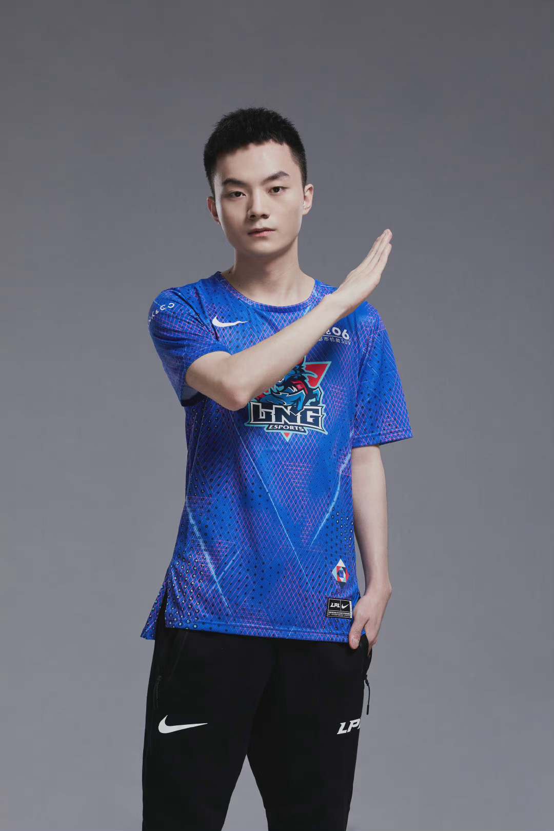 lng出征2021英雄联盟全球总决赛定妆照 cr.lpl选手  3