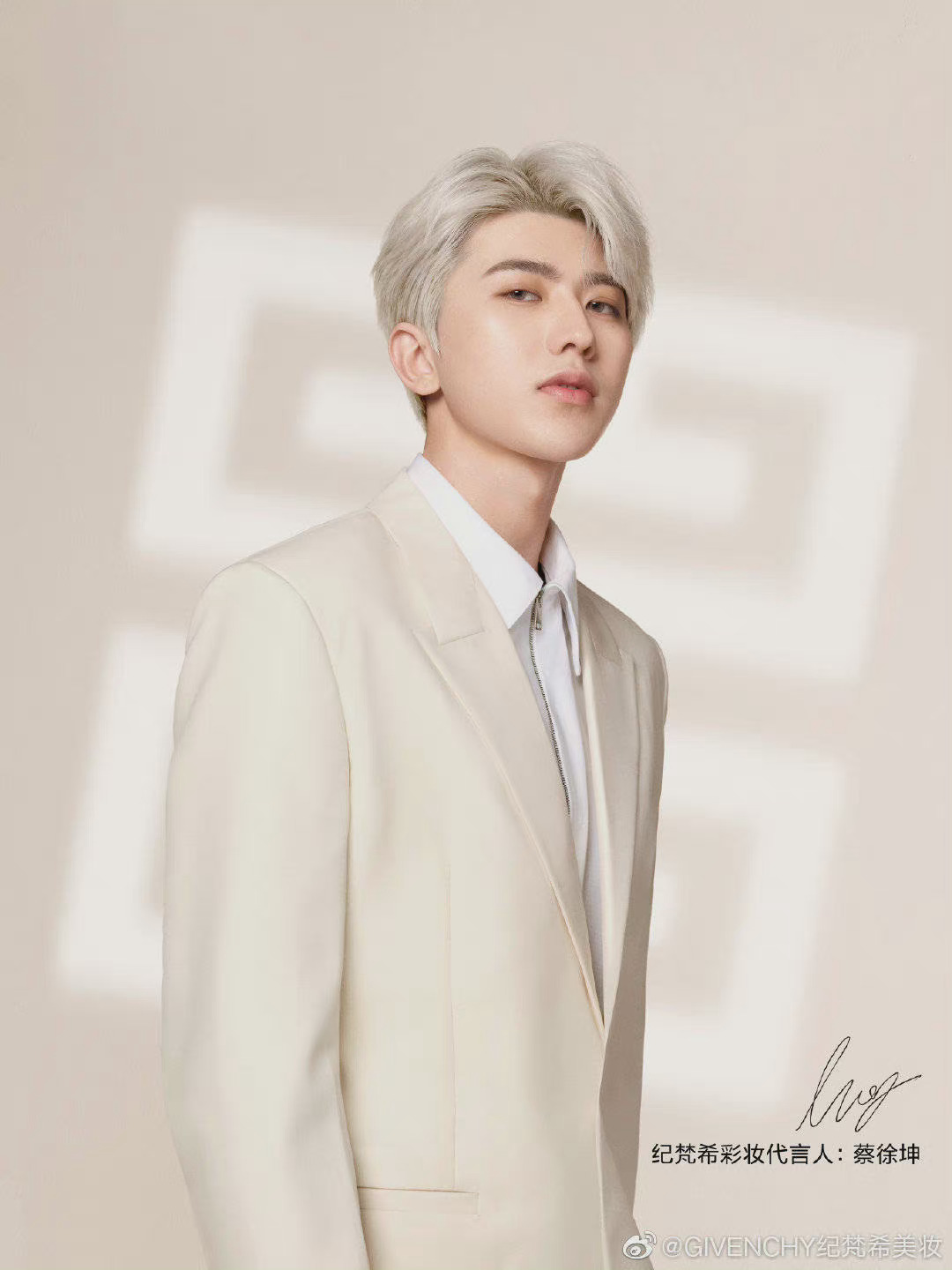 蔡徐坤最新广告大片 狼尾坤好帅气 无法抵挡的帅气