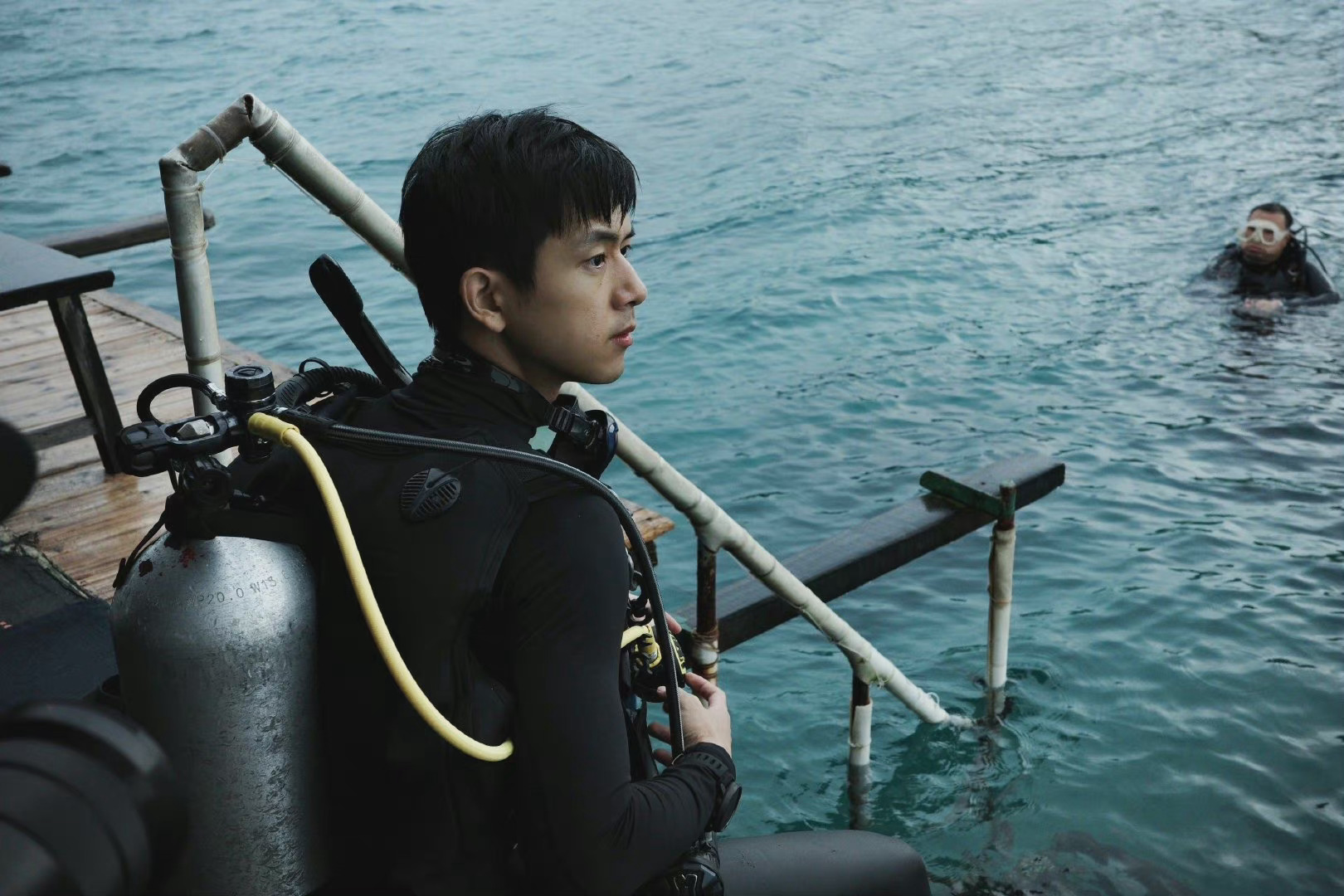 李现生日潜水大片 生日当天发潜水照酷酷哒! 三十岁生日快乐哦  2