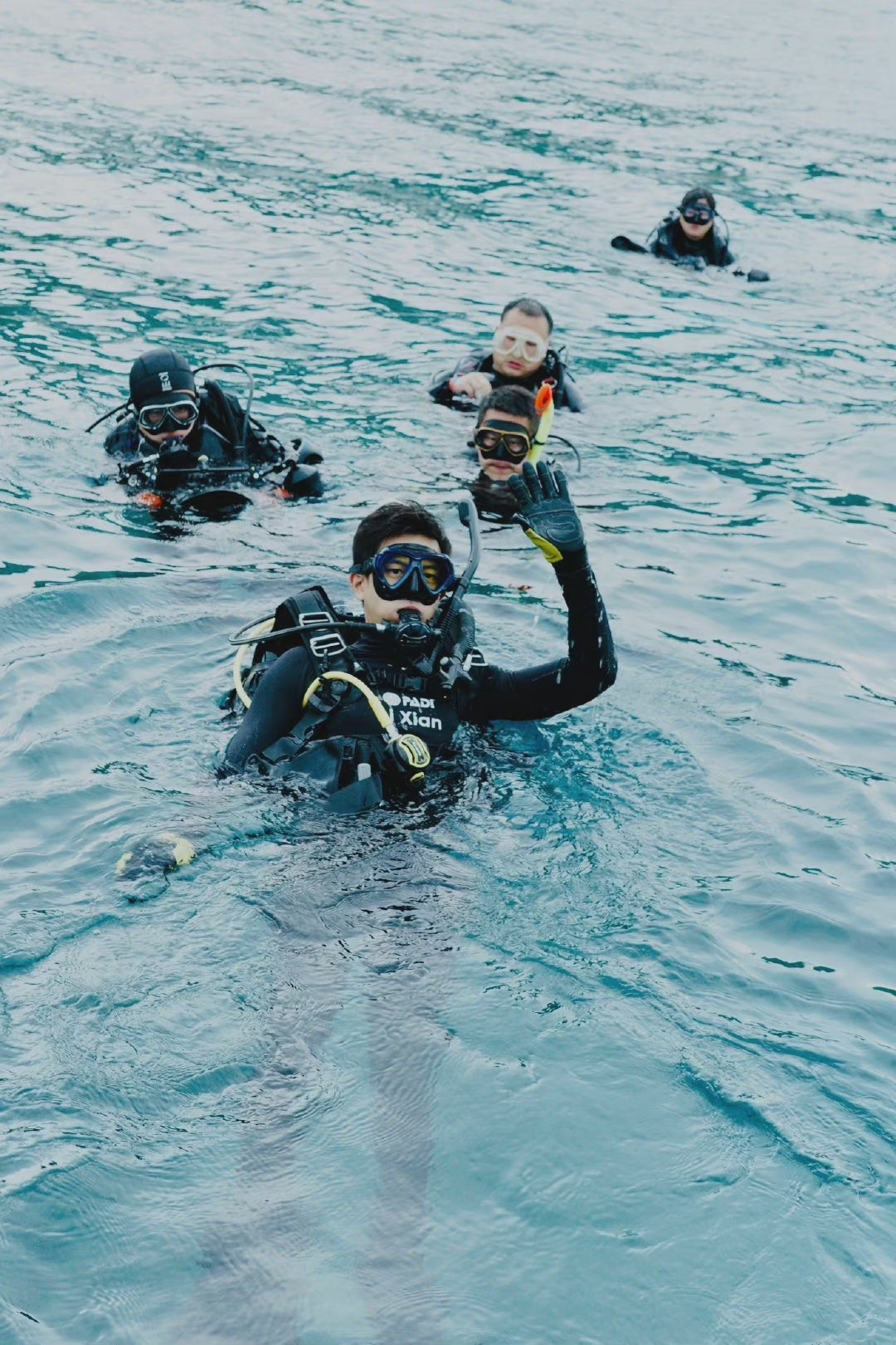 李现生日潜水大片 生日当天发潜水照酷酷哒! 三十岁生日快乐哦  2