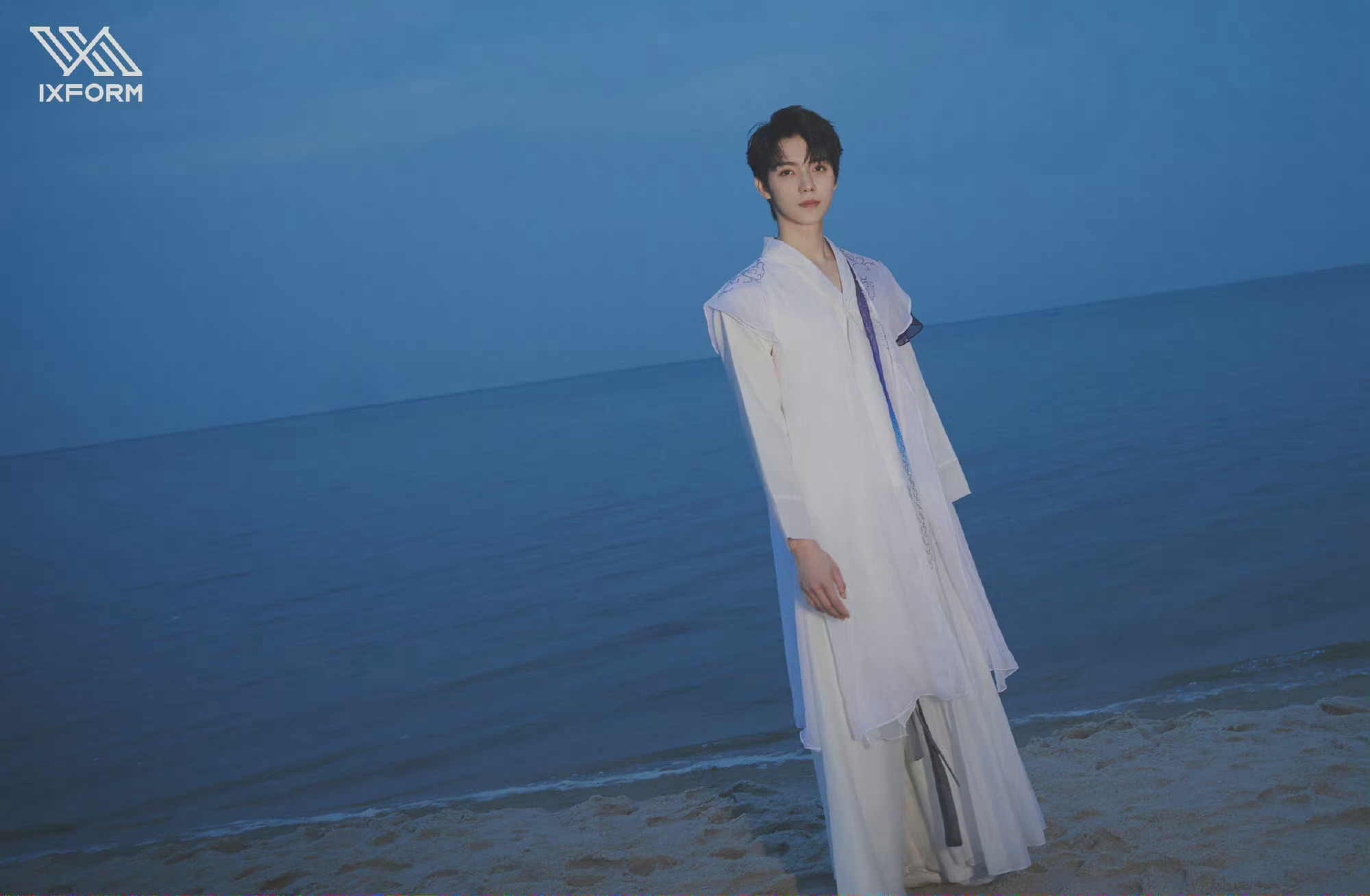 罗一舟《舞蹈生》预告图 白色民族风长衫,国风满满