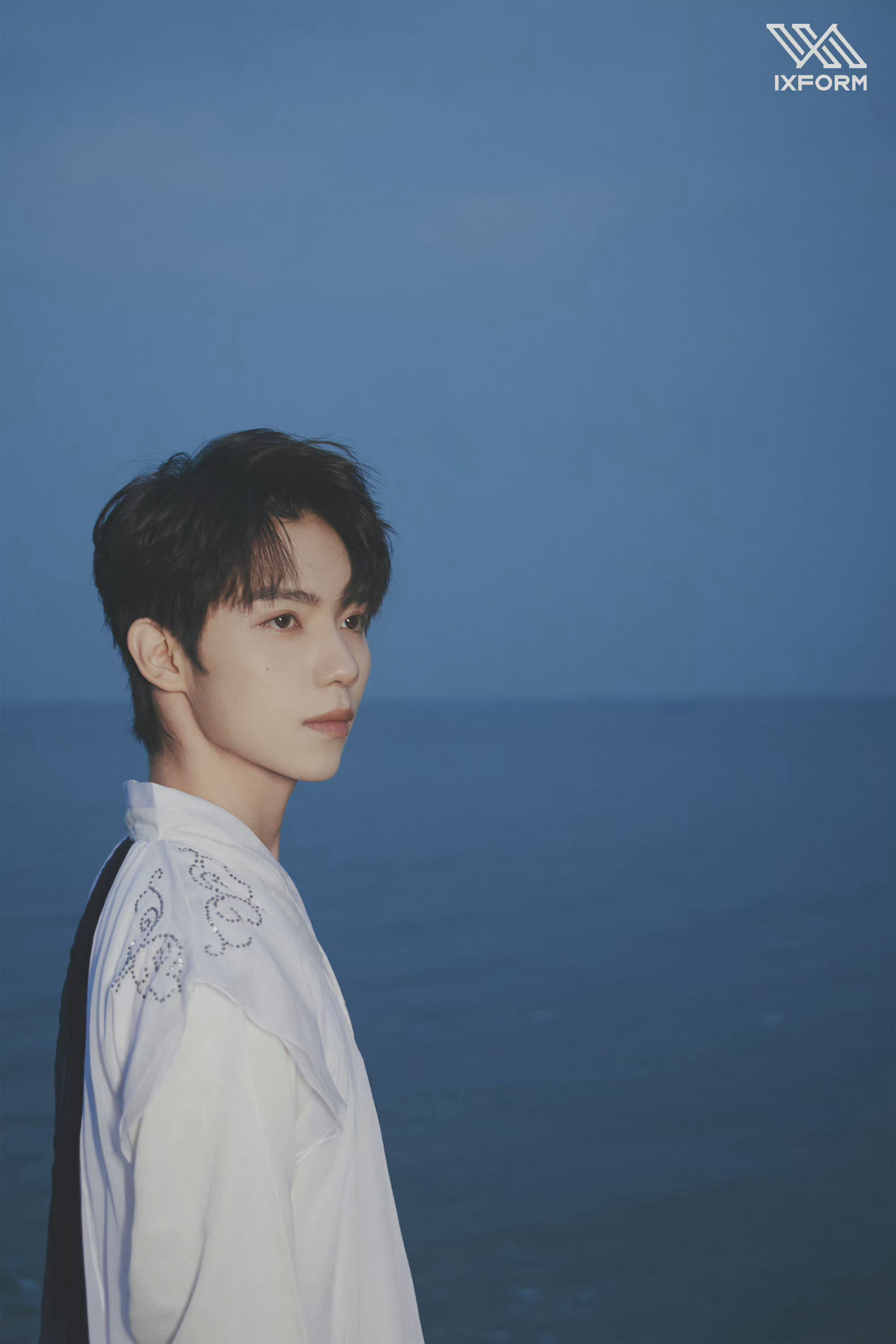 罗一舟《舞蹈生》预告图 白色民族风长衫,国风满满