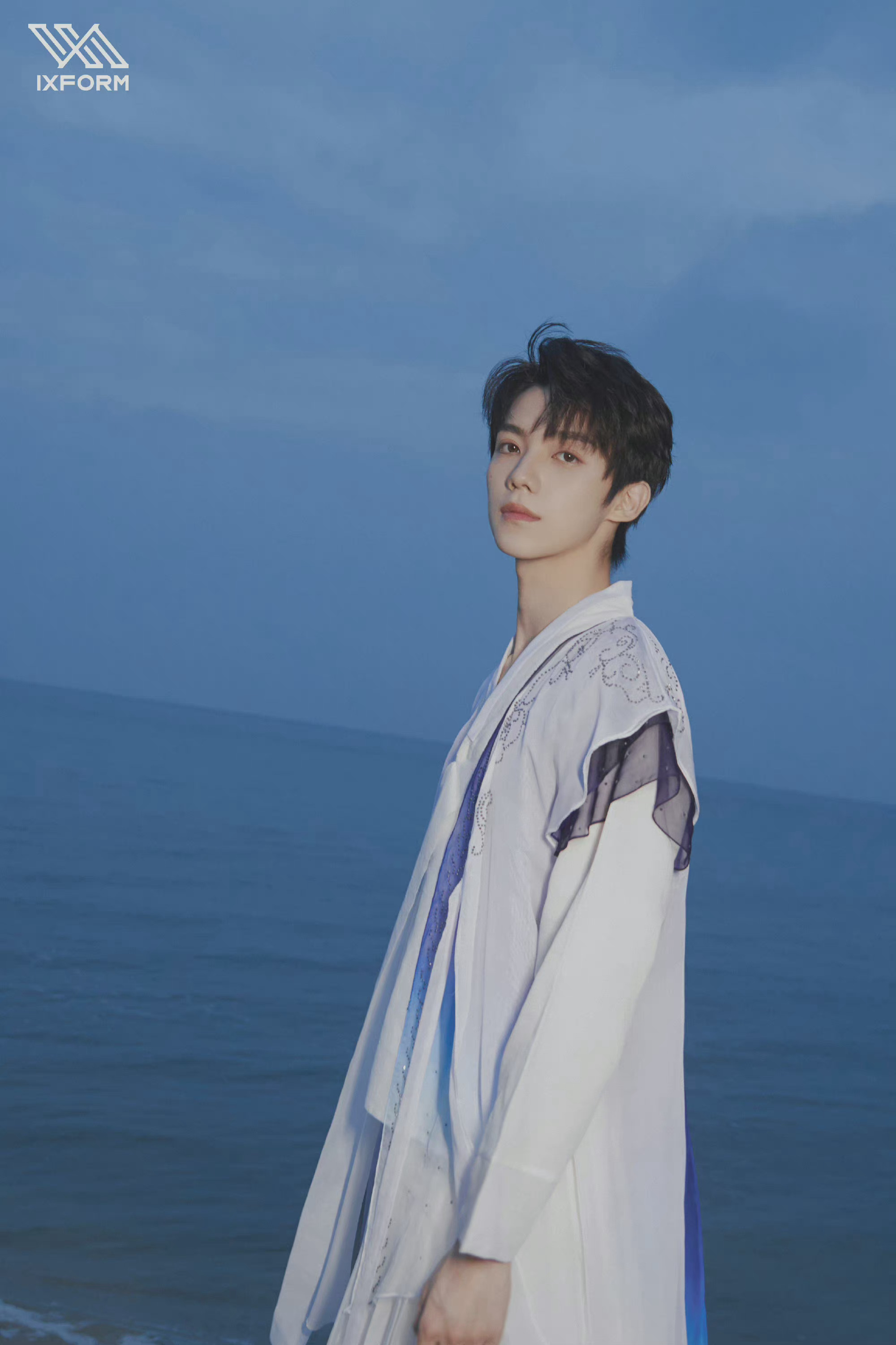 罗一舟《舞蹈生》预告图 白色民族风长衫,国风满满